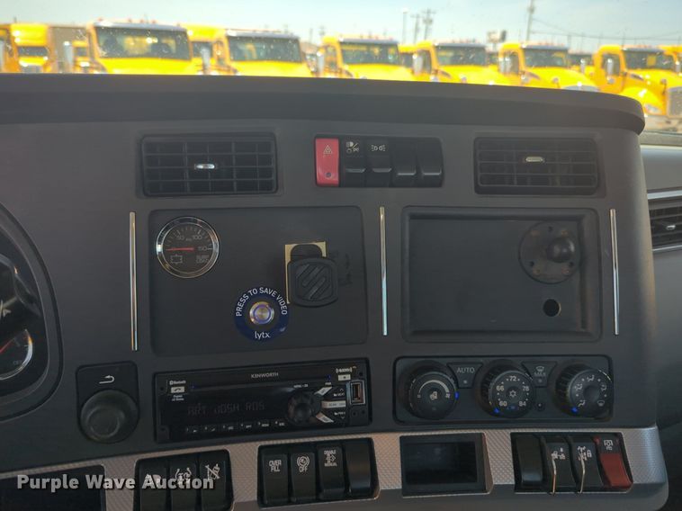image for item NW9515 2021 Kenworth T680 semi truck
