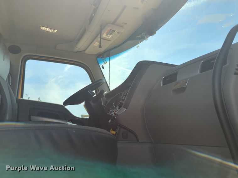 image for item NW9515 2021 Kenworth T680 semi truck