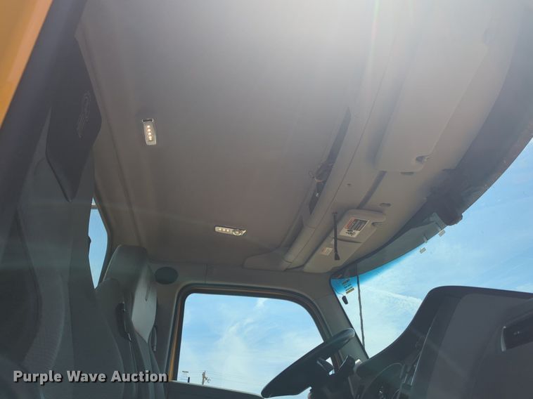 image for item NW9515 2021 Kenworth T680 semi truck