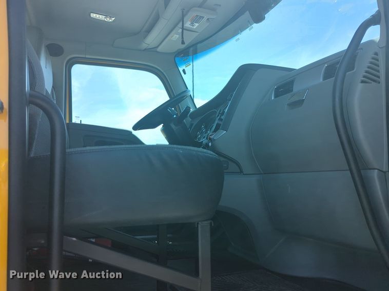 image for item NW9515 2021 Kenworth T680 semi truck