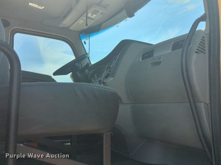 image for item NW9515 2021 Kenworth T680 semi truck