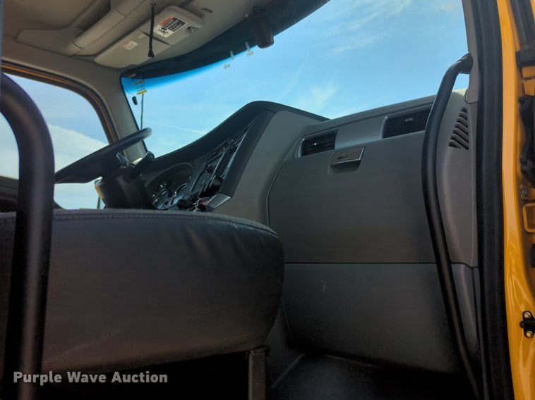 image for item NW9515 2021 Kenworth T680 semi truck