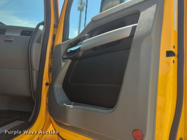 image for item NW9515 2021 Kenworth T680 semi truck