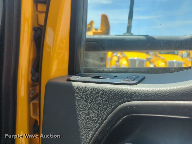 image for item NW9515 2021 Kenworth T680 semi truck