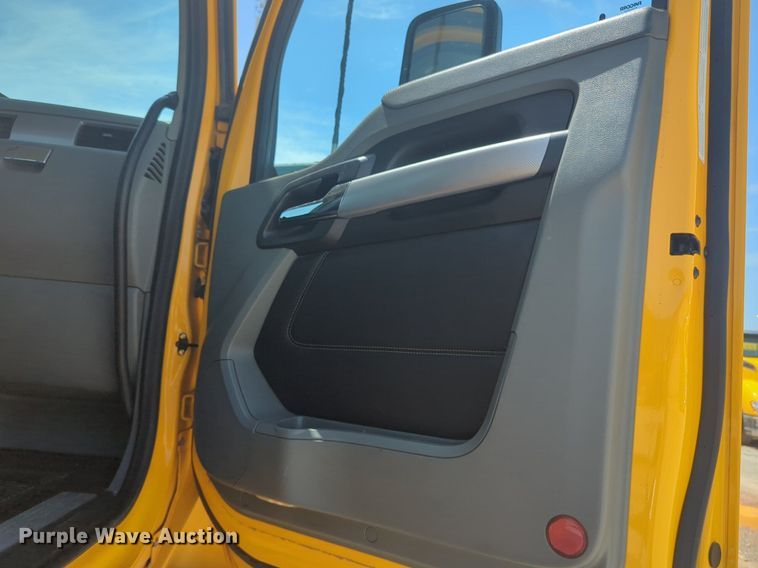 image for item NW9515 2021 Kenworth T680 semi truck