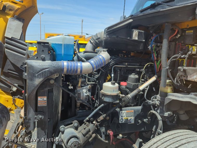 image for item NW9515 2021 Kenworth T680 semi truck