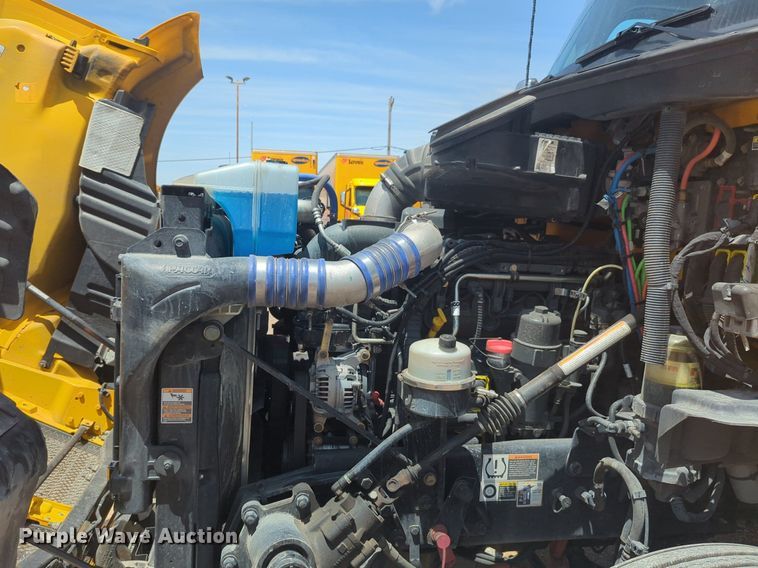 image for item NW9515 2021 Kenworth T680 semi truck