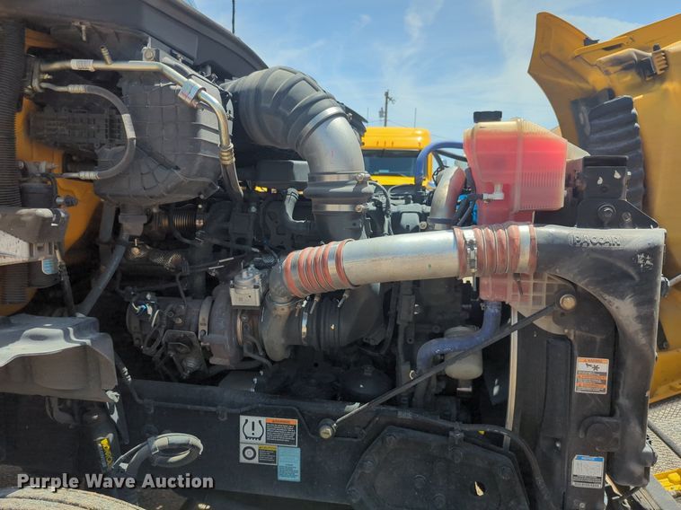 image for item NW9515 2021 Kenworth T680 semi truck