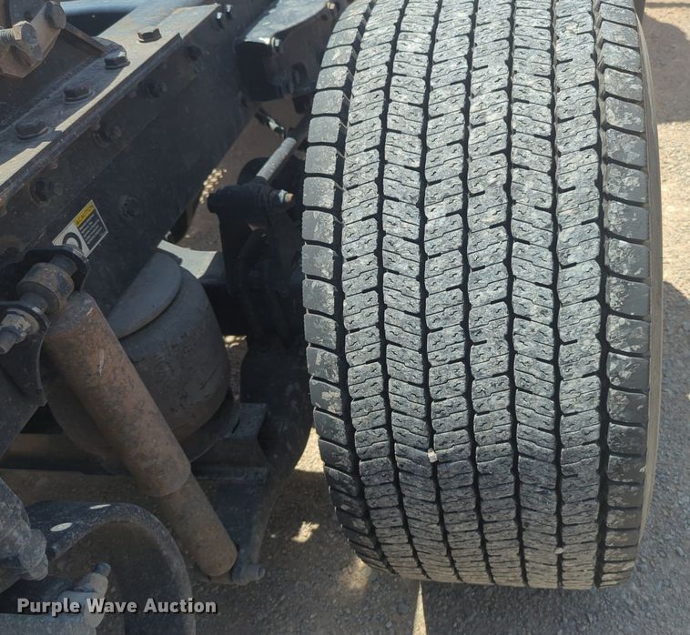 image for item NW9515 2021 Kenworth T680 semi truck