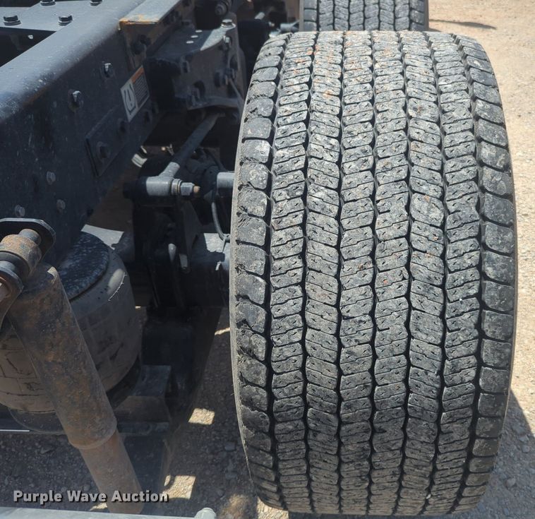 image for item NW9515 2021 Kenworth T680 semi truck