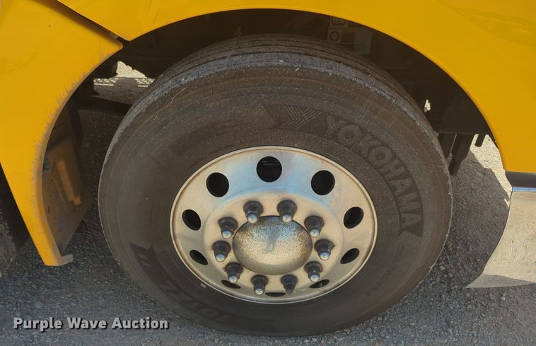 image for item NW9515 2021 Kenworth T680 semi truck