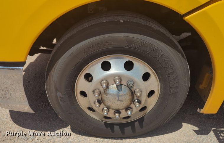 image for item NW9515 2021 Kenworth T680 semi truck