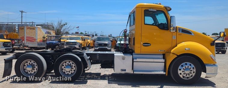 image for item NW9516 2021 Kenworth  T680 semi truck