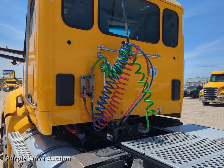 image for item NW9516 2021 Kenworth  T680 semi truck