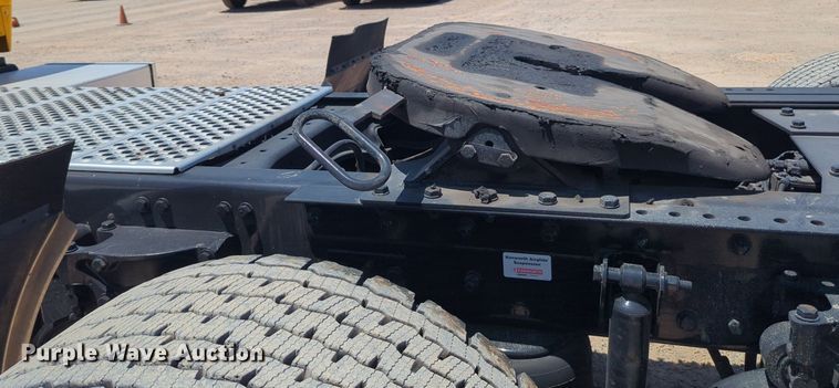 image for item NW9516 2021 Kenworth  T680 semi truck