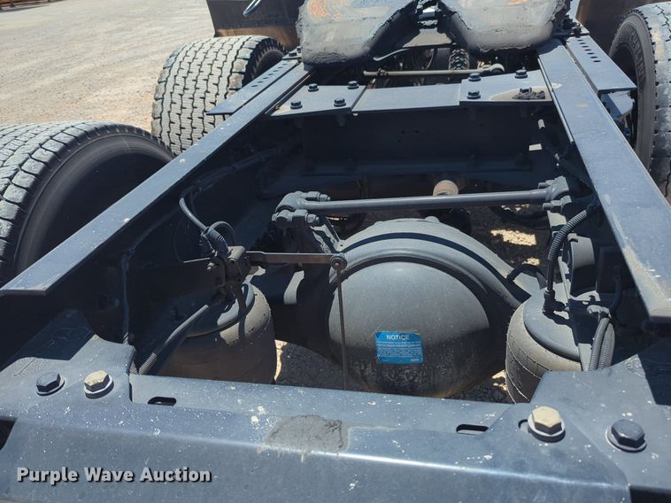 image for item NW9516 2021 Kenworth  T680 semi truck