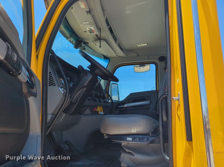 image for item NW9516 2021 Kenworth  T680 semi truck