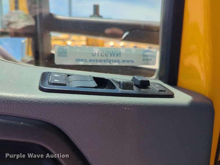 image for item NW9516 2021 Kenworth  T680 semi truck