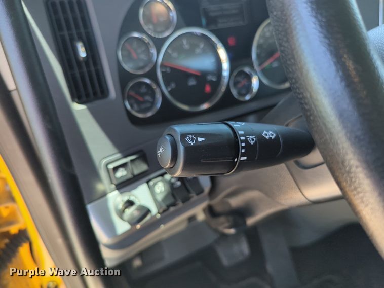 image for item NW9516 2021 Kenworth  T680 semi truck