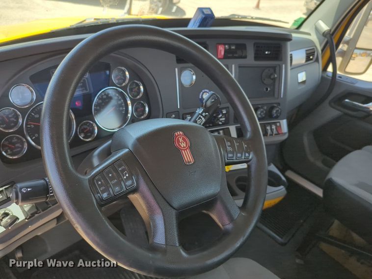 image for item NW9516 2021 Kenworth  T680 semi truck