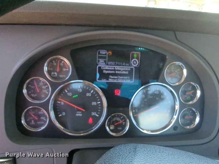 image for item NW9516 2021 Kenworth  T680 semi truck