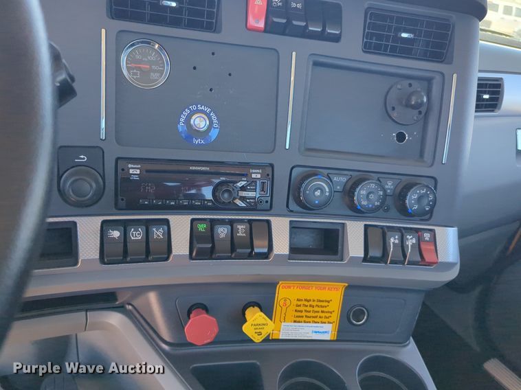 image for item NW9516 2021 Kenworth  T680 semi truck