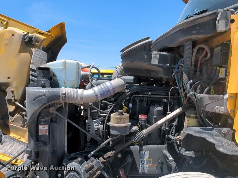 image for item NW9516 2021 Kenworth  T680 semi truck