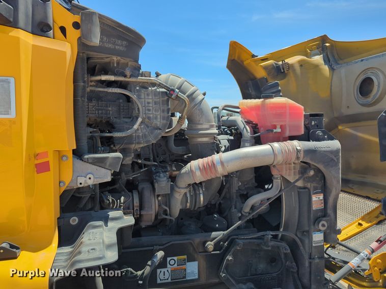 image for item NW9516 2021 Kenworth  T680 semi truck