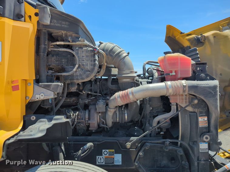 image for item NW9516 2021 Kenworth  T680 semi truck