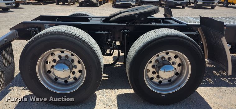 image for item NW9516 2021 Kenworth  T680 semi truck