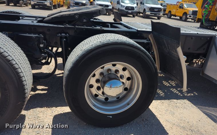 image for item NW9516 2021 Kenworth  T680 semi truck