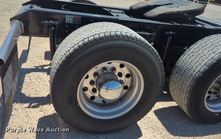 image for item NW9516 2021 Kenworth  T680 semi truck