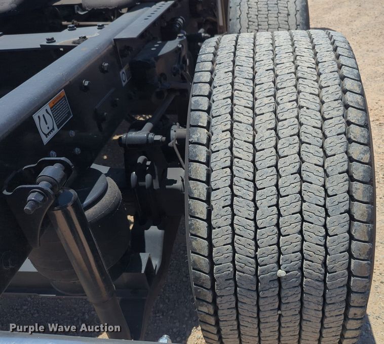 image for item NW9516 2021 Kenworth  T680 semi truck