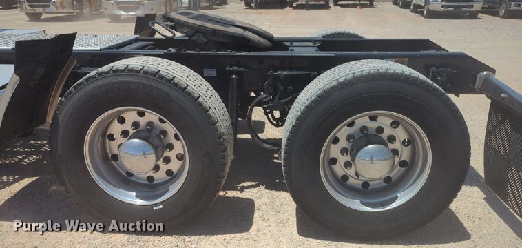 image for item NW9516 2021 Kenworth  T680 semi truck