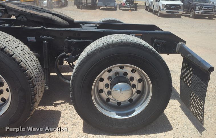 image for item NW9516 2021 Kenworth  T680 semi truck