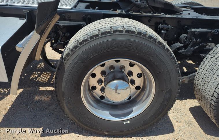 image for item NW9516 2021 Kenworth  T680 semi truck