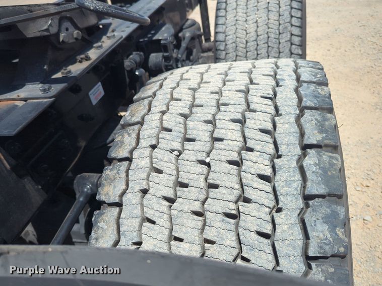 image for item NW9516 2021 Kenworth  T680 semi truck