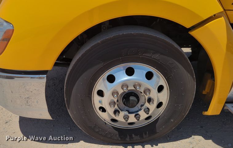 image for item NW9516 2021 Kenworth  T680 semi truck