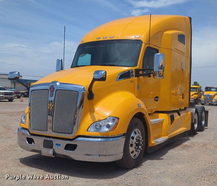 image for item NW9522 2021 Kenworth T680 semi truck
