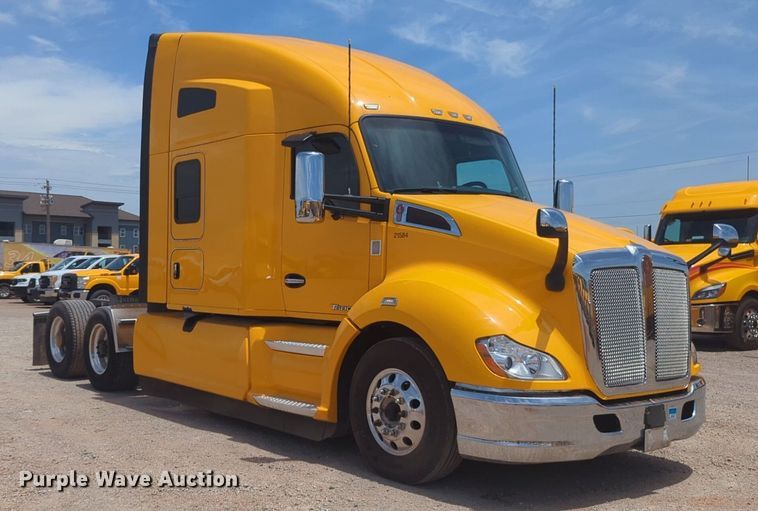 image for item NW9522 2021 Kenworth T680 semi truck