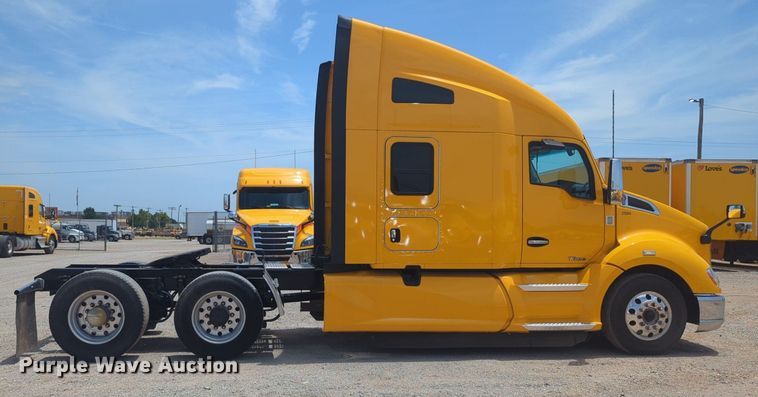 image for item NW9522 2021 Kenworth T680 semi truck