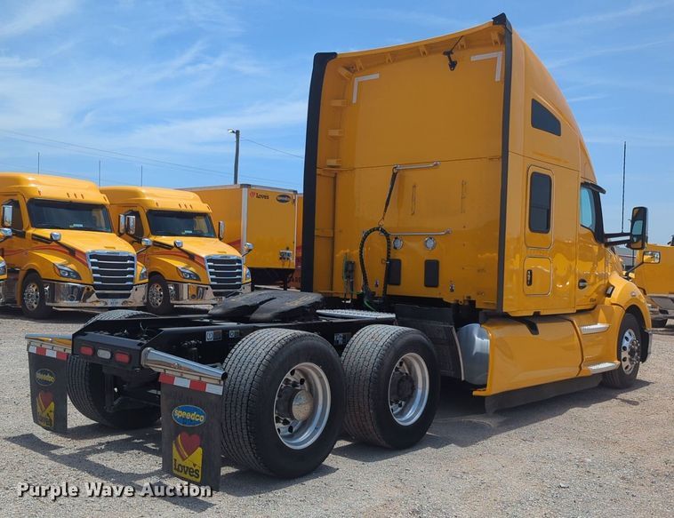 image for item NW9522 2021 Kenworth T680 semi truck