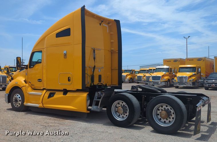 image for item NW9522 2021 Kenworth T680 semi truck
