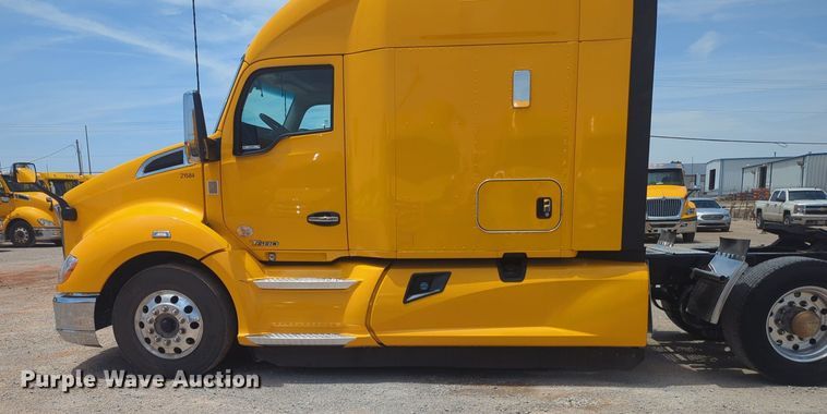 image for item NW9522 2021 Kenworth T680 semi truck