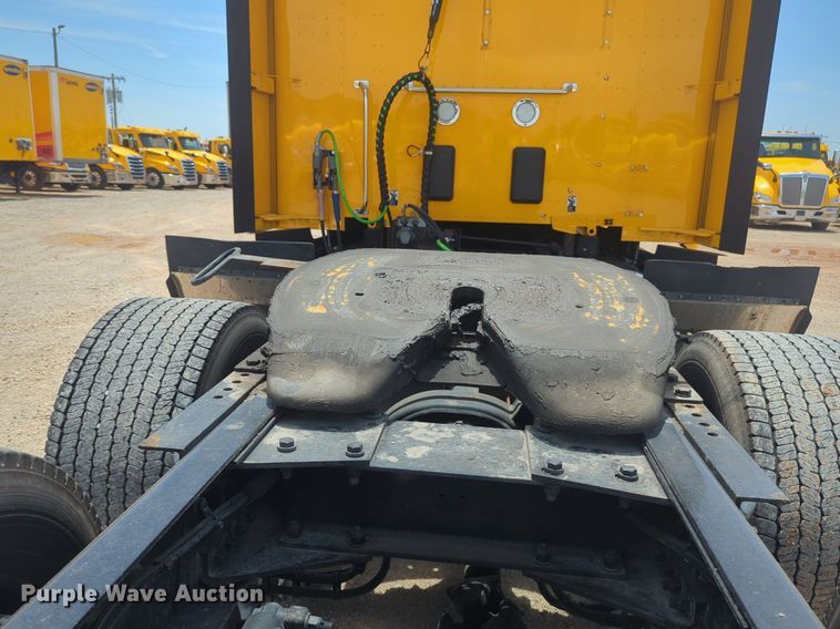 image for item NW9522 2021 Kenworth T680 semi truck