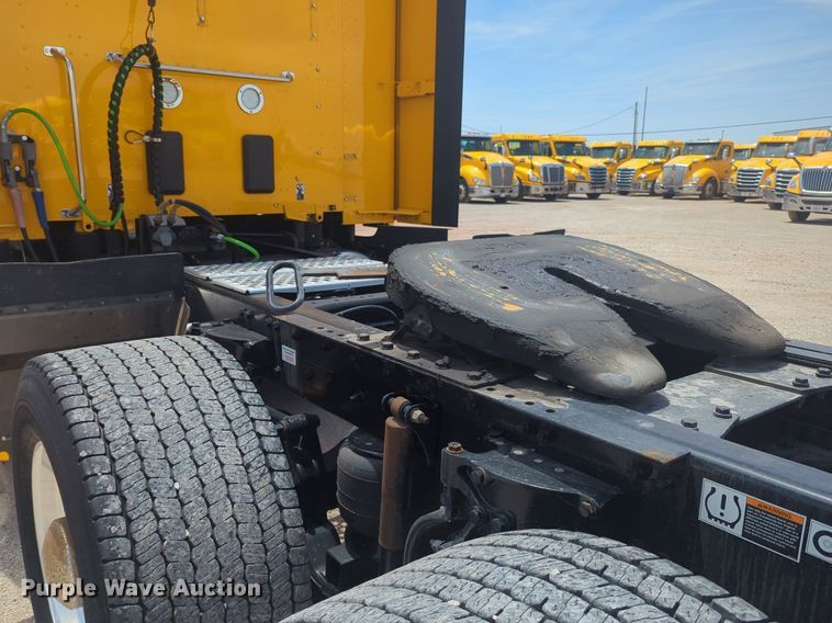 image for item NW9522 2021 Kenworth T680 semi truck