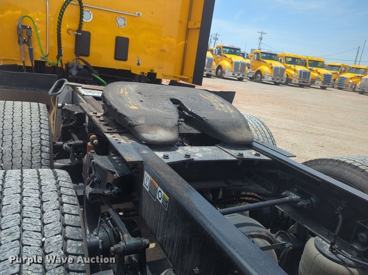 image for item NW9522 2021 Kenworth T680 semi truck