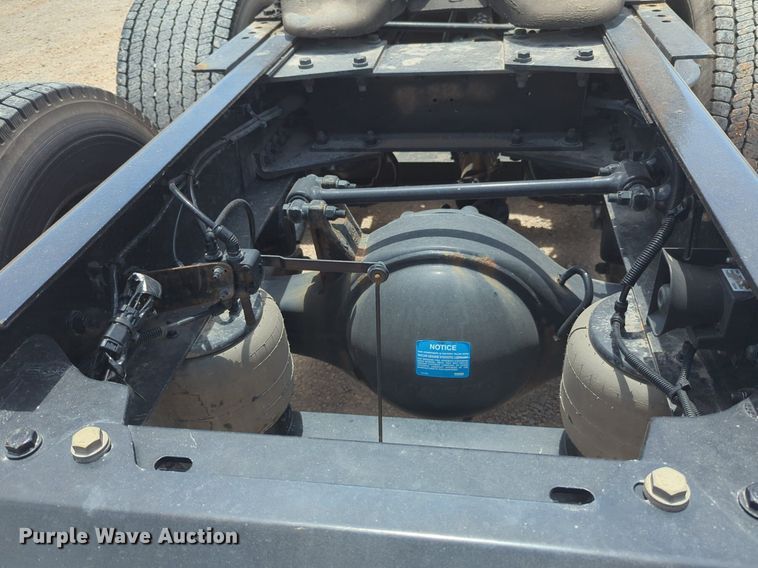 image for item NW9522 2021 Kenworth T680 semi truck