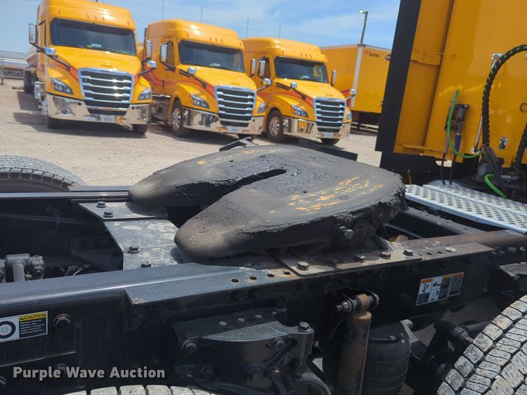 image for item NW9522 2021 Kenworth T680 semi truck