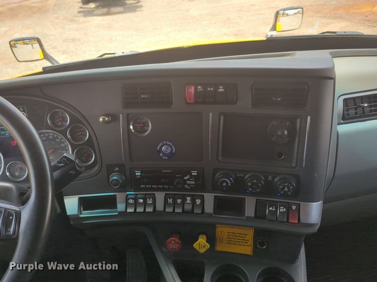 image for item NW9522 2021 Kenworth T680 semi truck